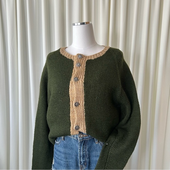 Color block Green and tan crewneck wool cardigan. - Picture 7 of 11
